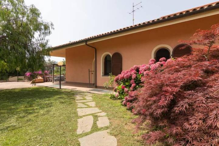 Location de vacances pour 6 personnes, avec balcon et jacuzzi, animaux acceptés à Cisano sul Neva