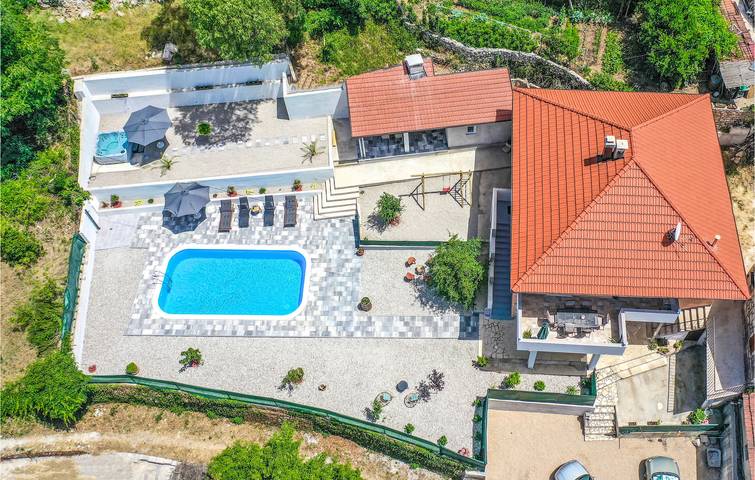 Ganze Ferienwohnung, Gemütlich, 200 m vom Fluss Ričina entfernt: Pool, WLAN, Küche und Terrasse in Imotski, Makarska Riviera