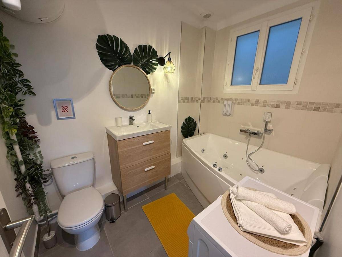 Appartement entier, Two-Bedroom Apartment in Neuilly-sur-Marne, Seine-Saint-Denis