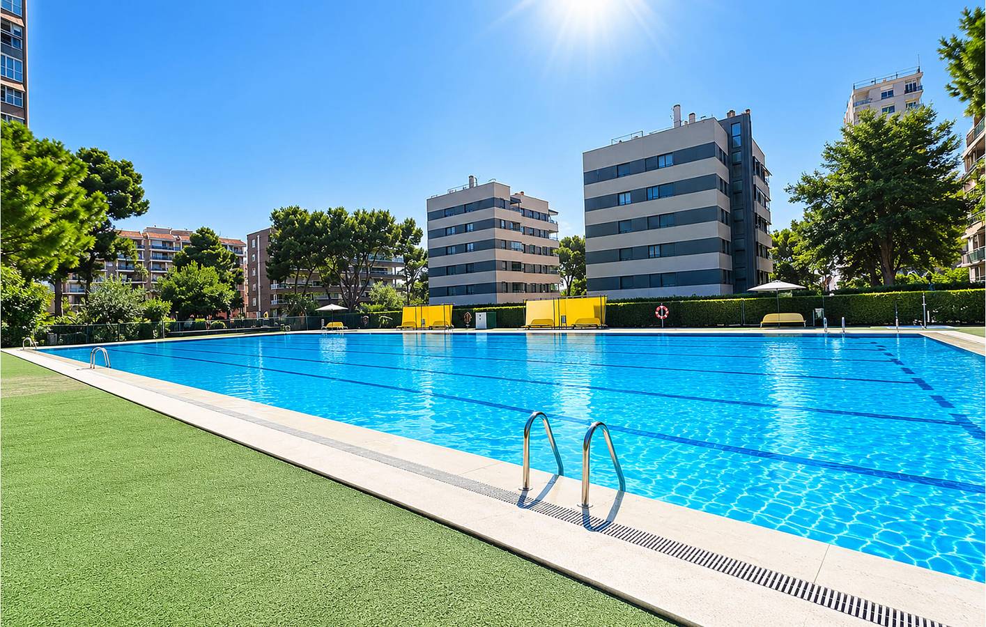 Apartamento vacacional entero, Apartamento con vistas a la montaña, piscina, terraza y playa cerca in Benicasim, Costa del Azahar
