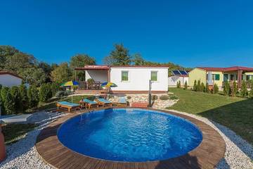 Ferienpark für 6 Personen, mit Terrasse und Garten sowie Kinderpool, mit Haustier in Istrien