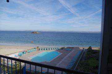 Gîte pour 2 personnes, avec jardin ainsi que piscine et vue, animaux acceptés dans Plage des Sables Blancs (Douarnenez)