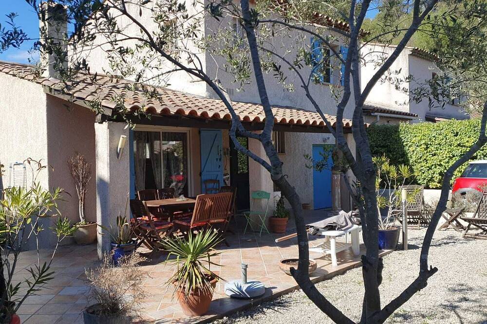 Villa provençale climatisée, jardin 300 m2, calme, plages et village à pied in Villeneuve-Loubet, Côte méditerranéenne (France)