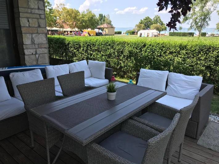 Ferienwohnung für 6 Personen, mit Terrasse und Garten sowie Pool und Seeblick in Zamardi - 3