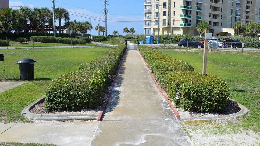 Vacation rental for 4 people, with yard and hot tub as well as pool in Perdido Key