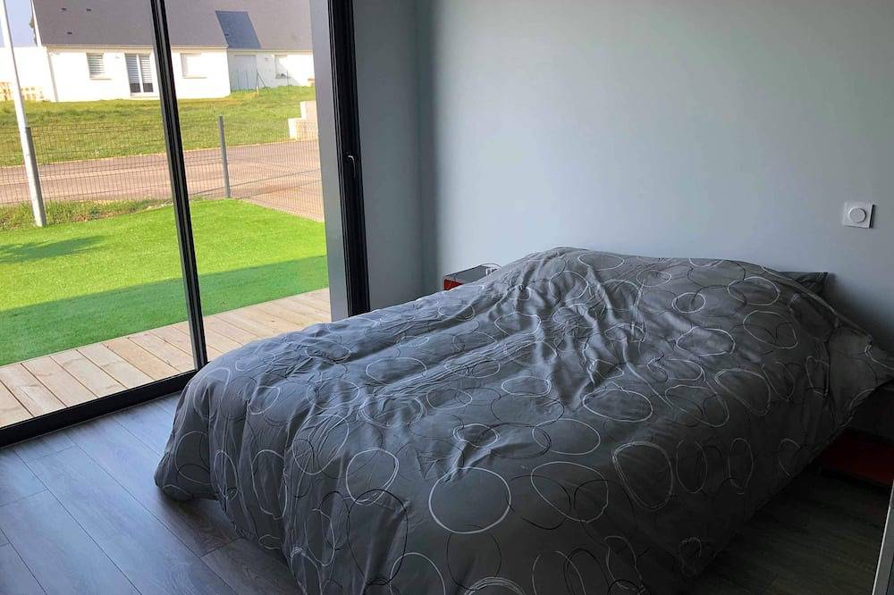 Modern house in Pénestin, Côte des Mégalithes