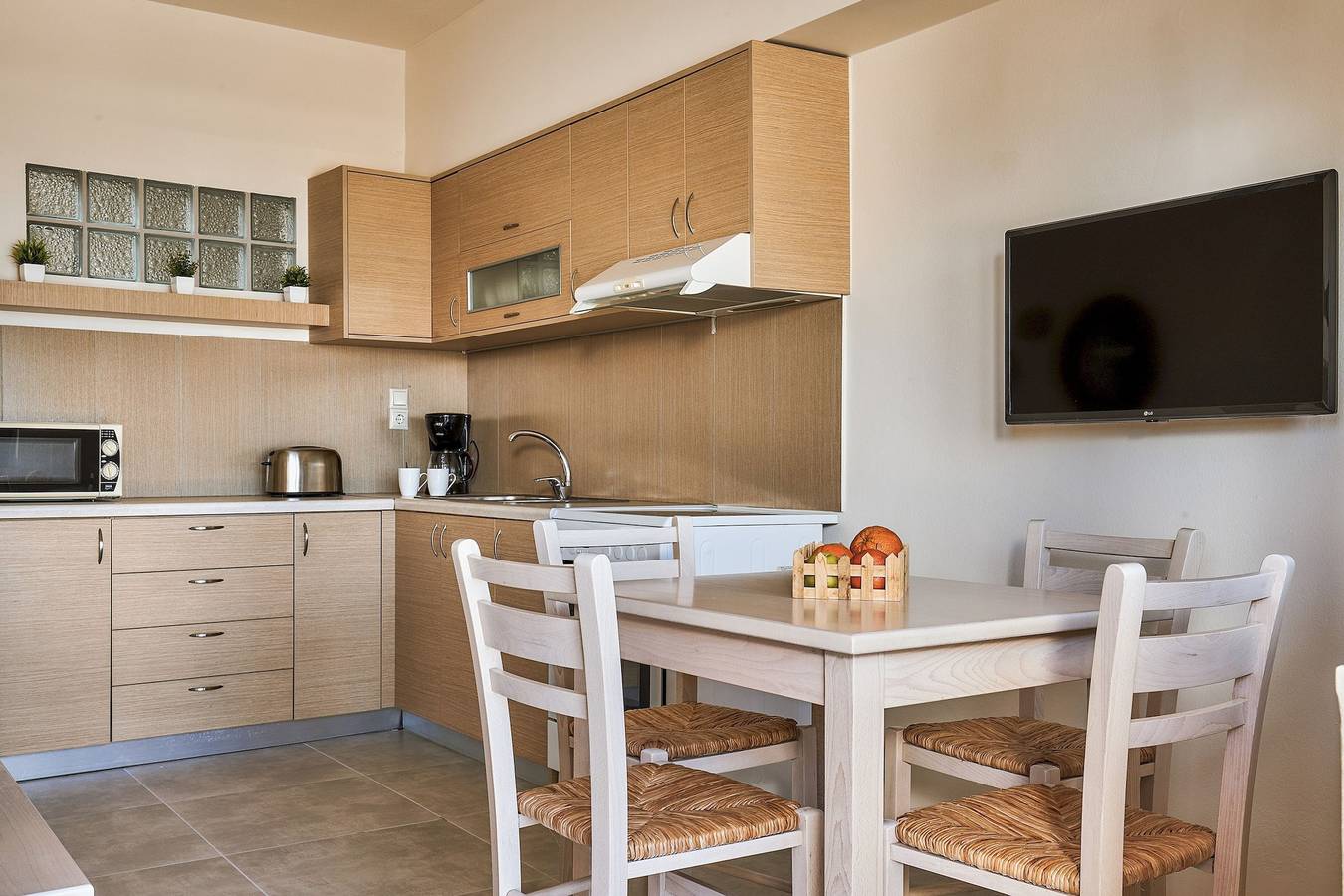 Ganze Wohnung, Ferienwohnung für 4 Personen mit Pool in Lygaria, Achlada