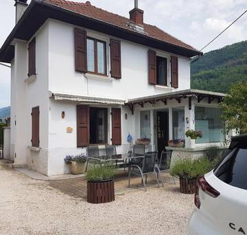Gîte pour 4 personnes, avec terrasse et vue à Saint-Pierre-d'Allevard