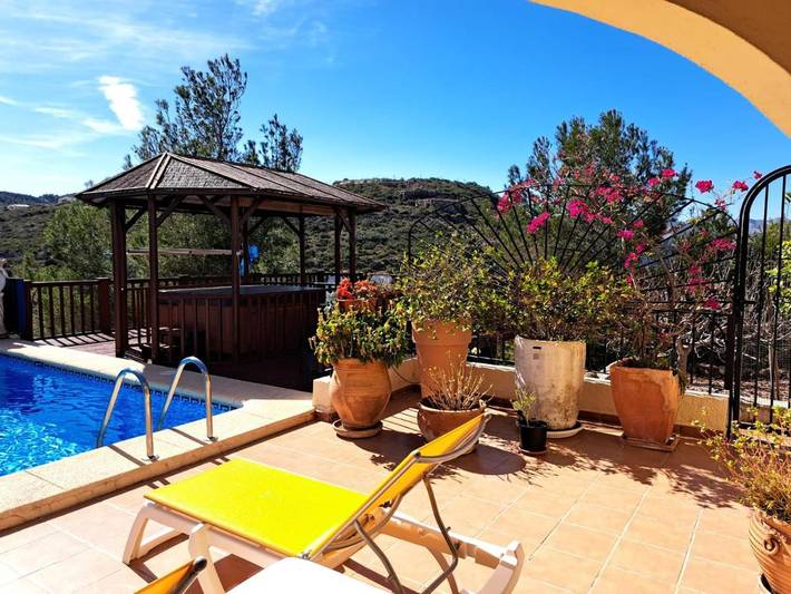 Casa rural para 6 personas, con Balcón y Jacuzzi además de Terraza y Jardín en Pego - 4