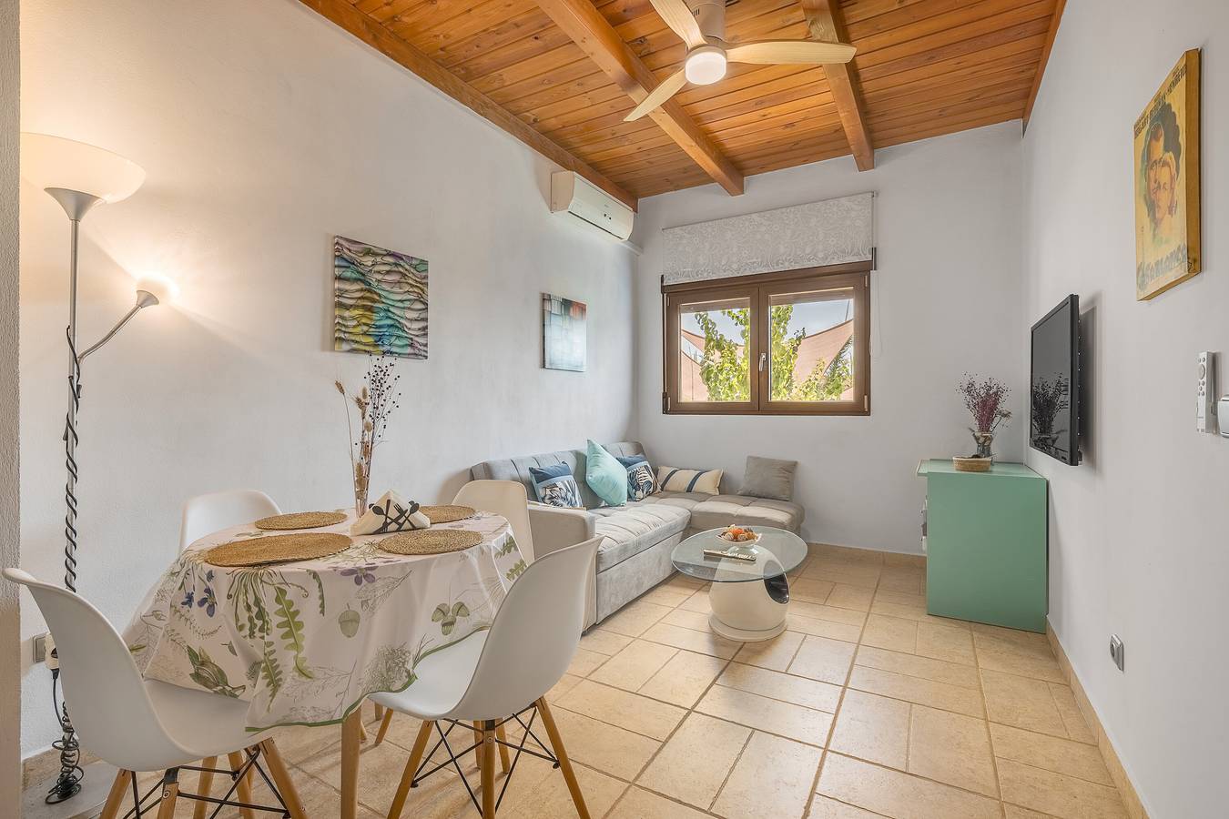 Apartamento entero, Apartamento 'Con Vistas A La Piscina' con vistas a la montaña, Wi-Fi y aire acondicionado. in Ambroz, Vegas del Genil
