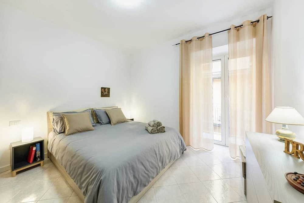 Entire apartment, Klaire House: apartment all to yourself on the Pozzuoli harbor in Pozzuoli, Naples Province