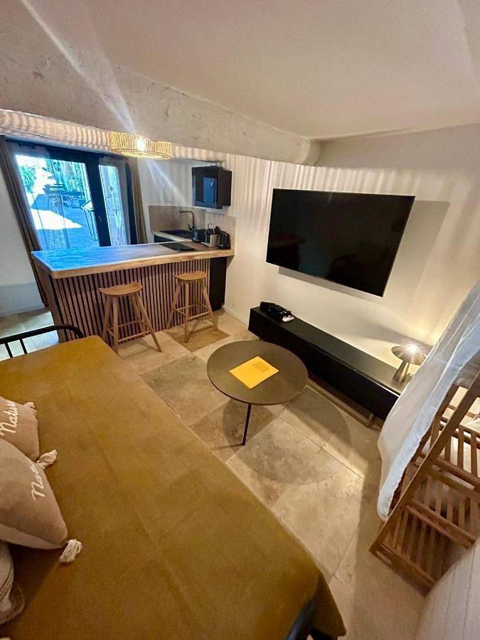 Appartement entier, One-Bedroom Apartment in Cassis, Parc national des Calanques