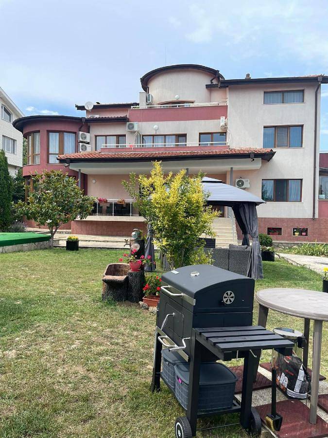 Villa pour 14 personnes, avec jacuzzi ainsi que jardin et piscine en Bulgarie - 3