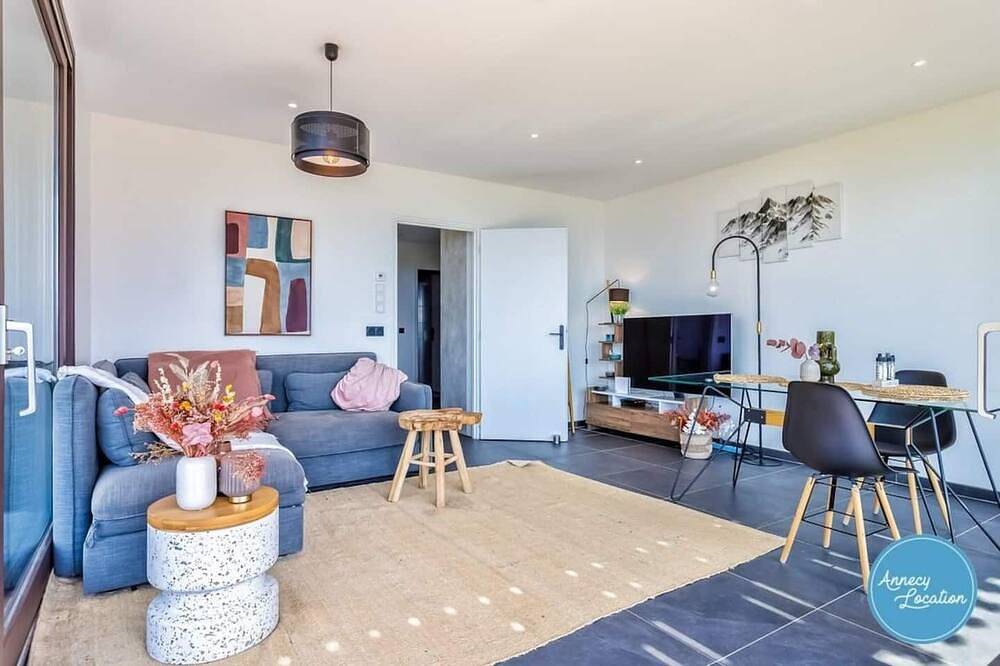 Appartement entier, La Bergerie T2 : Appartement vue Lac et Montagnes. in Talloires-Montmin, Région d'Annecy