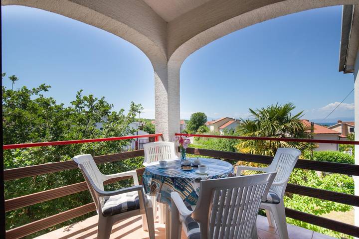 Ferienwohnung für 4 Personen, mit Balkon und Meerblick sowie Kinderpool in Vantacici