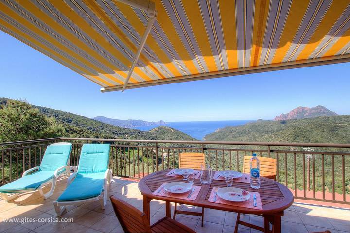 Gîte pour 4 personnes, avec terrasse - 1