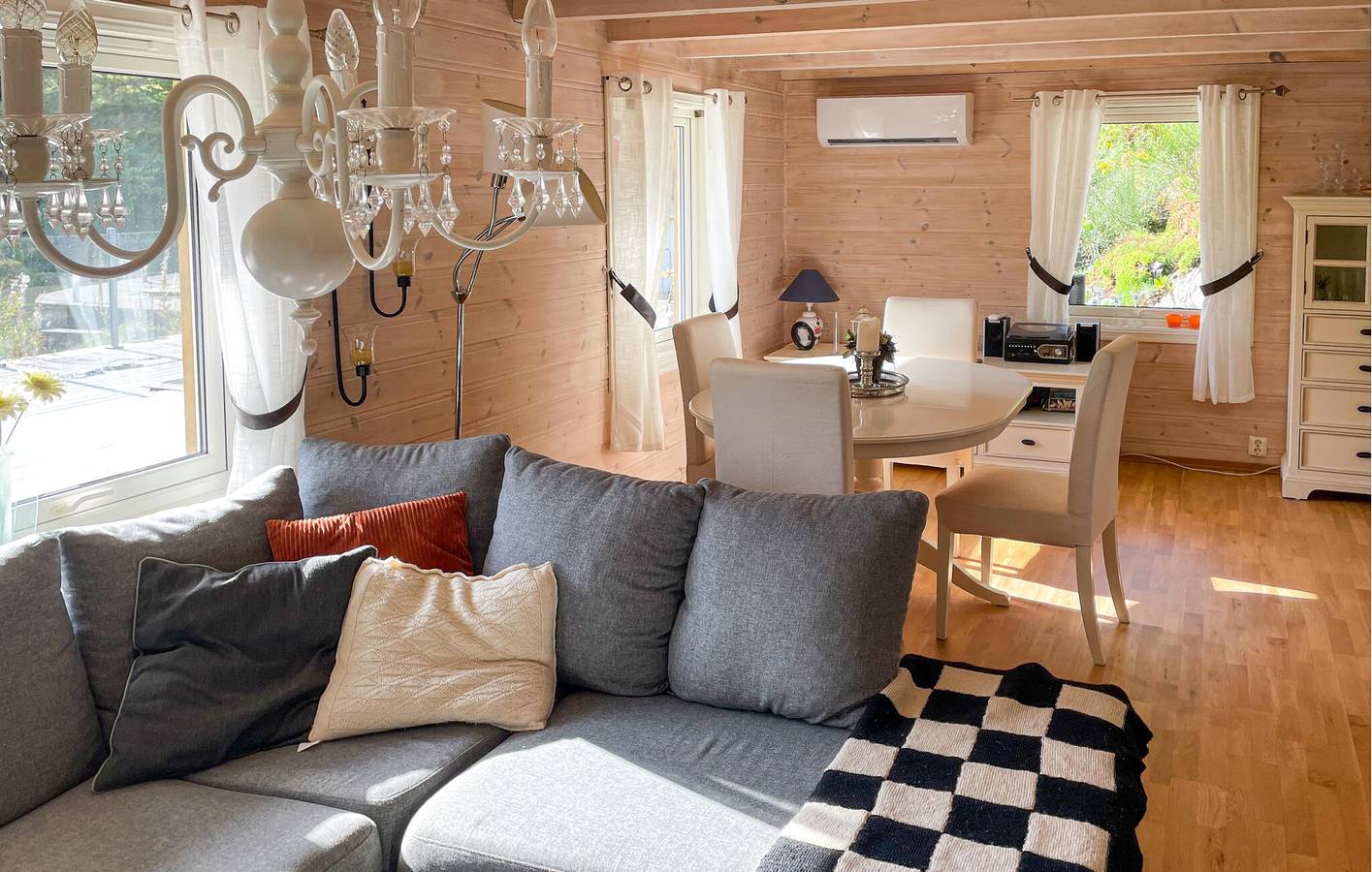 Ferienhaus für 8 Personen mit Garten in Farsund