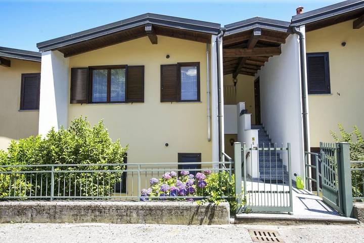 Ferienwohnung für 4 Personen, mit Seeblick und Ausblick sowie Balkon in Maccagno con Pino e Veddasca - 4
