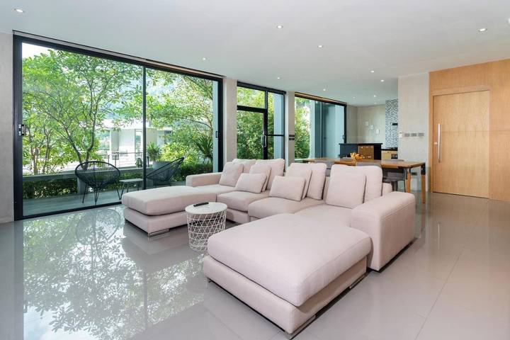 Villa för 4 Personer, med pool samt utsikt och balkong i Kamala