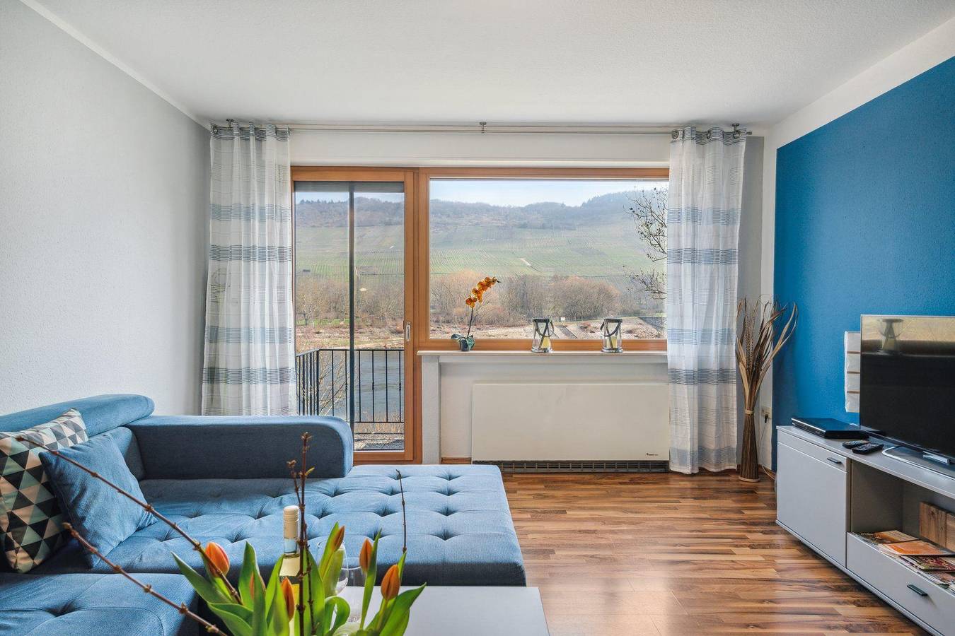 Entire holiday apartment, Holiday apartment with a balcony and a lovely view of the Moselle in Schleich, Moseleifel