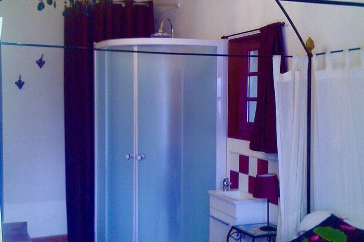 Location de vacances pour 9 personnes, avec jardin et jacuzzi, animaux acceptés à Montaren-et-Saint-Médiers - 2