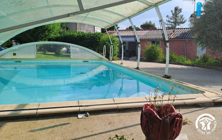Gîte pour 5 personnes, avec terrasse et piscine à Vénès