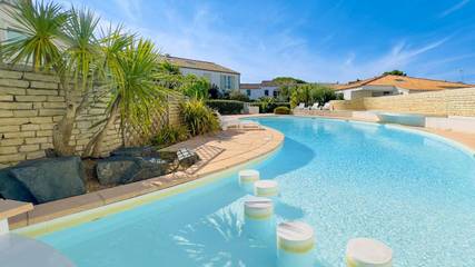 Gîte pour 3 personnes, avec piscine, animaux acceptés à La Couarde-sur-Mer