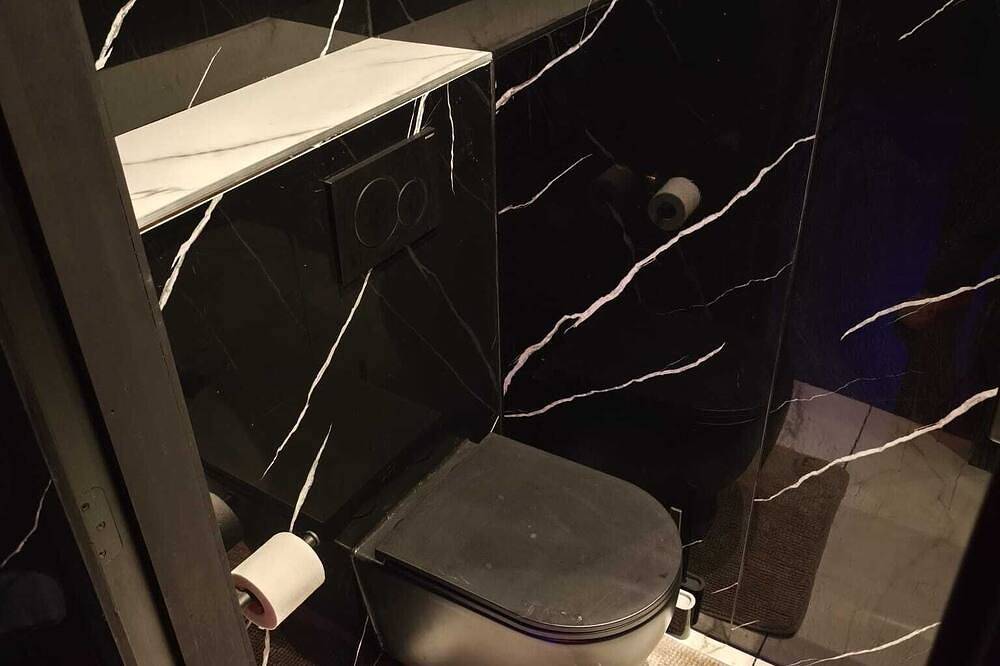 Geheel appartement, Love Jacuzzi Suite For 2 in Charleroi, Henegouwen