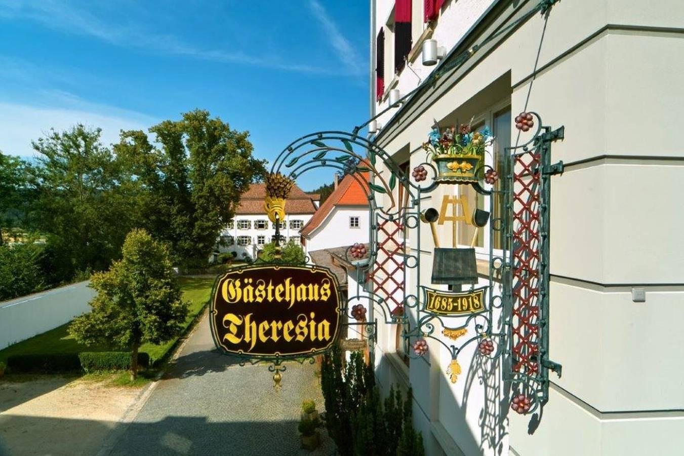 Hotel "Gästehaus Theresia" Garni - Doppelzimmer mit Dusche und Wc in Mühlheim an der Donau, Landkreis Tuttlingen