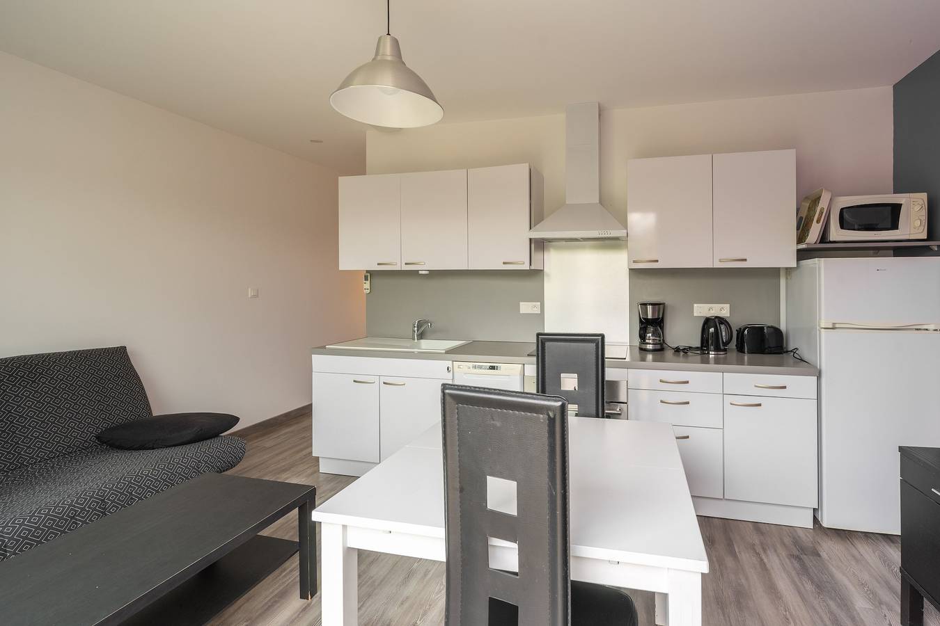 Ganze Wohnung, Appartement 'Le Clos Du Champ De L'Amour - Pons' mit privatem Pool, Wlan und Klimaanlage in Saint-Simon-de-Bordes, Jonzac und Umgebung