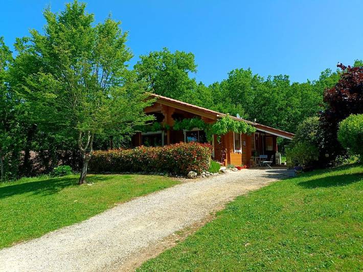 Gîte pour 5 personnes, avec jardin et piscine ainsi que vue et bassin pour enfant à Mauroux