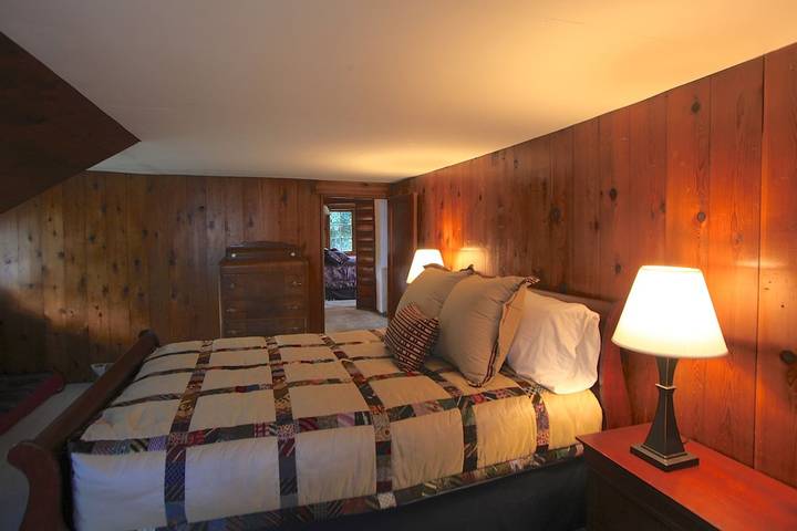 Vacation rental for 14 people, with hot tub and yard in Kitsap County