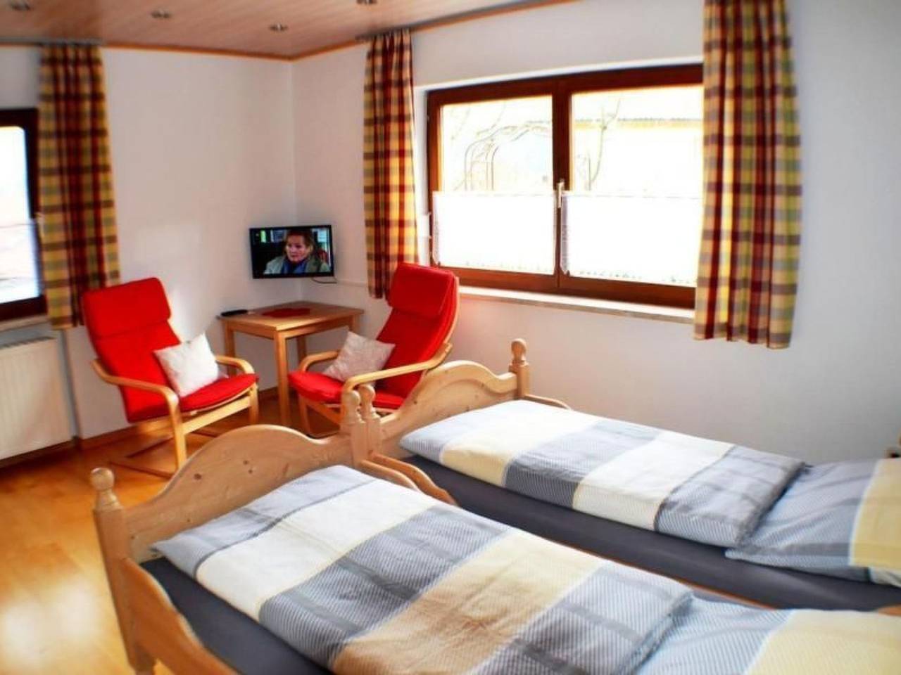 Ganze Wohnung, Gemütliche Ferienwohnung in Weiherhäuser mit Garten und Terrasse in Gotteszell, Ostbayern