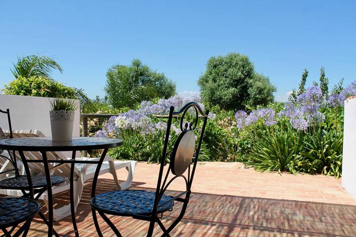 Studio pour 2 personnes, avec terrasse et piscine