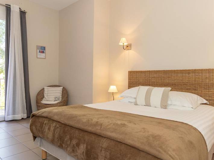 Chambre d’hôte pour 2 personnes, avec vue ainsi que piscine et jardin, animaux acceptés à La Londe-les-Maures - 2