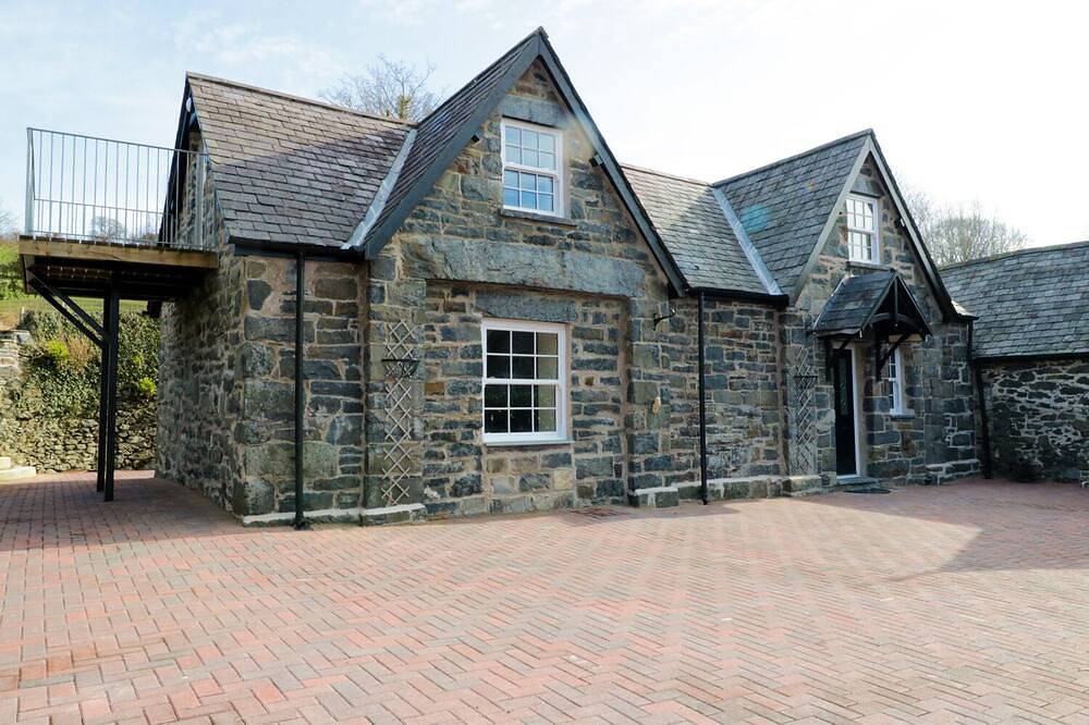 The Coach House, character holiday cottage in Llanrwst in Llanrwst, Snowdonia
