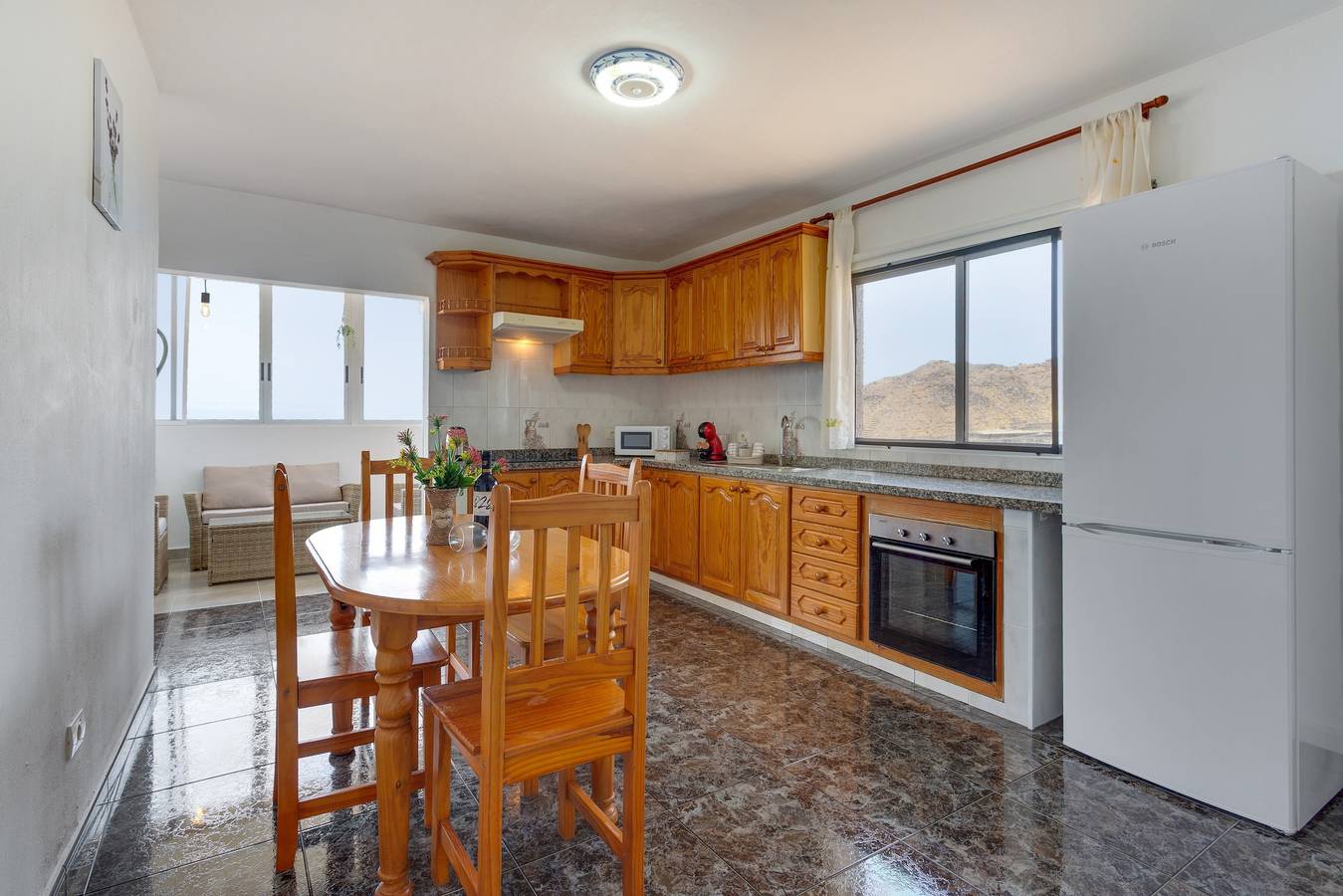 Ganze Wohnung, Ferienwohnung 'Golden Sunset' mit Meerblick, privater Terrasse und Wlan in Santiago del Teide, Teneriffa Süd
