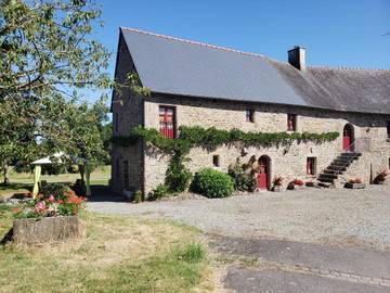 Gîte pour 8 personnes, avec jardin à Baguer-Pican