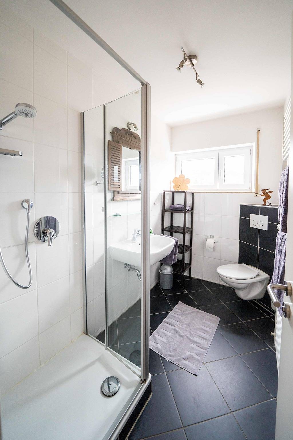 Ganze Ferienwohnung, Appartement/Fewo, Dusche, Wc, 2 Schlafräume in Hirschegg Kleinwalsertal, Mittelberg