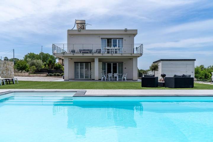 Casa vacanza per 4 persone, con Terrazza e Giardino nonché Piscina e Panorama a Augusta (Italy)
