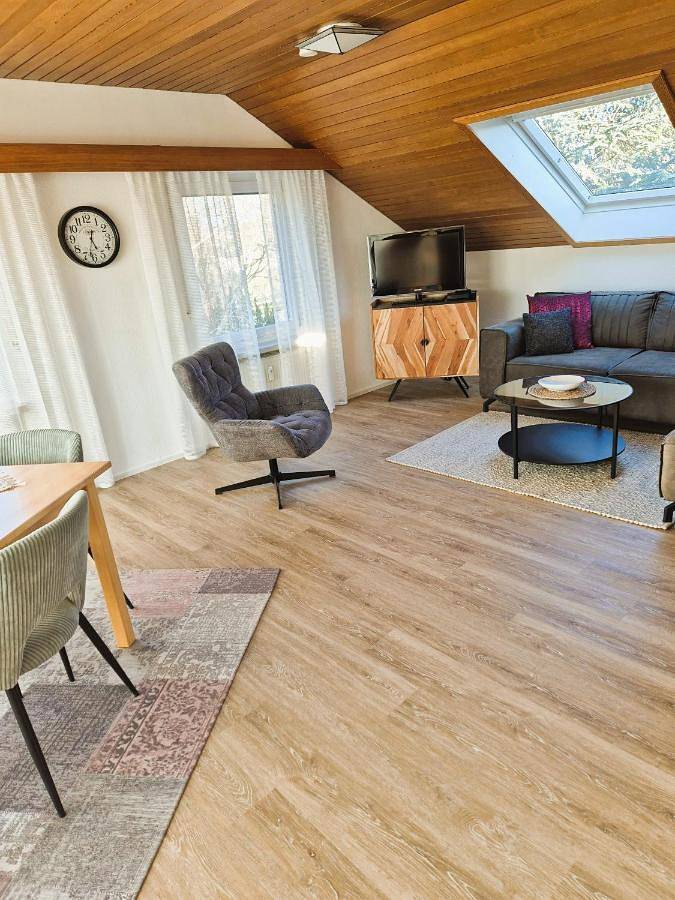Ferienwohnung für 3 Personen, mit Balkon und Terrasse sowie Ausblick in Mettnau