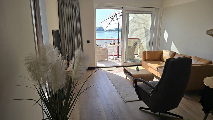 Vakantiehuis voor 3 personen, with Balkon and Balkon/Terras as well as Terras and Tuin in Makkum