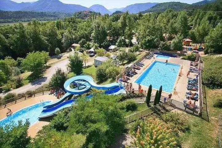 Location de vacances pour 6 personnes, avec terrasse et piscine à Recoubeau-Jansac - 3