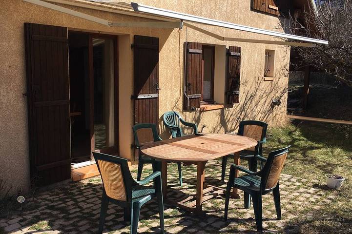 Location de vacances pour 8 personnes, animaux acceptés à Enchastrayes