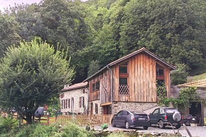 Gîte pour 15 personnes, avec jardin à Sengouagnet