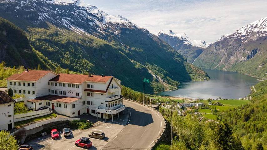 Hotel, mit Terrasse und Garten in Geirangerfjord