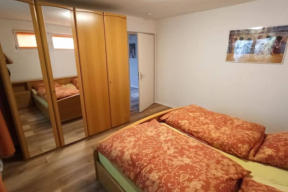 Ganze Wohnung, Ferienwohnung 90qm mit großen überdachten Balkon in Steinwiesen, Frankenwald