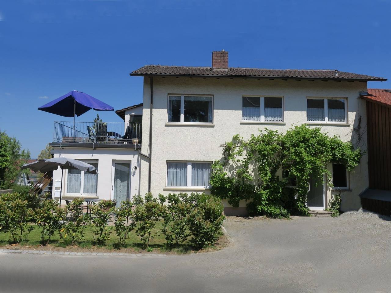 Ganze Wohnung, Ferienwohnung 'D1, 75qm' mit privater Terrasse, Gemeinschaftsgarten und Wi-Fi in Konstanz, Obersee (Bodensee)