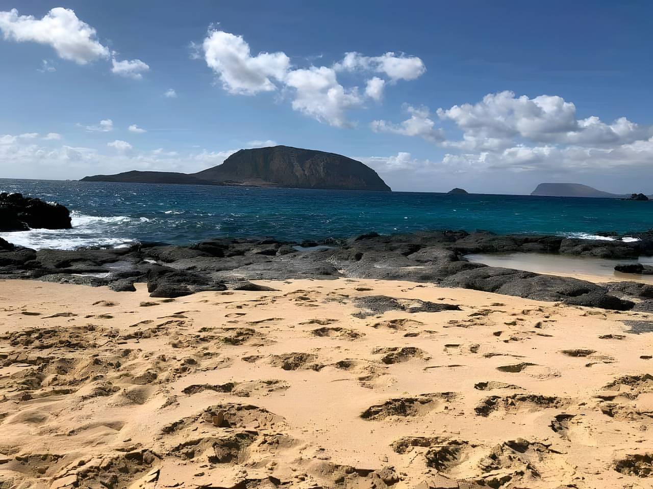 Vacation Home 'Rojo' with Sea View and Wi-Fi in La Graciosa, Parque Natural Archipiélago Chinijo