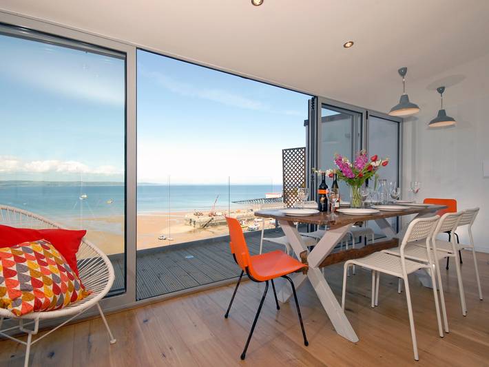 Gîte pour 8 personnes, avec jardin à Tenby - 2